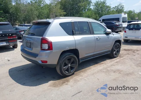 2016 Jeep Compass Latitude z USA, uszkodzony, nr VIN 1C4NJDEB2GD663044